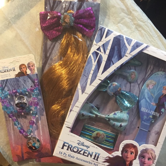 Disney Frozen II Accessories Set Bundle - Picture 3 of 15